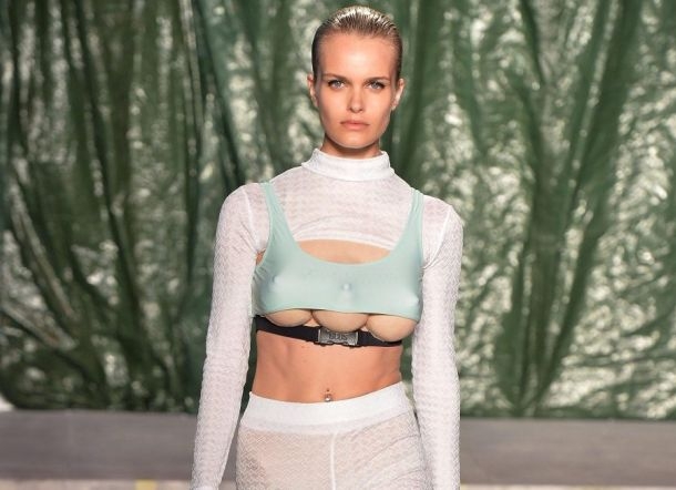 Wow! Model Dengan Tiga Payudara Tampil di Milan Fashion Week