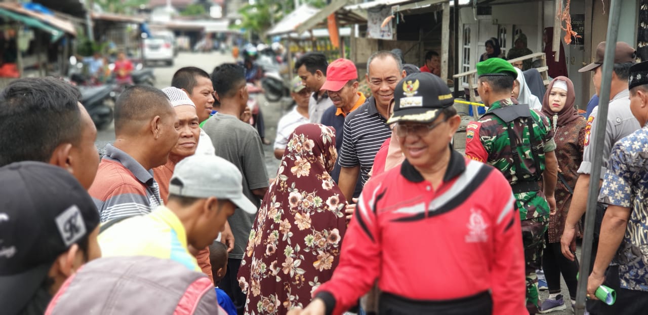Usai Jalan Santai, Bupati Inhil Serahkan Bantuan Korban Kebakaran Jalan Kayu Jati, Tembilahan Hulu