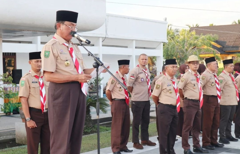 Bupati Inhil Pimpin Apel Gelar Senja Kwartir Cabang 04.02 Gerakan Pramuka Inhil