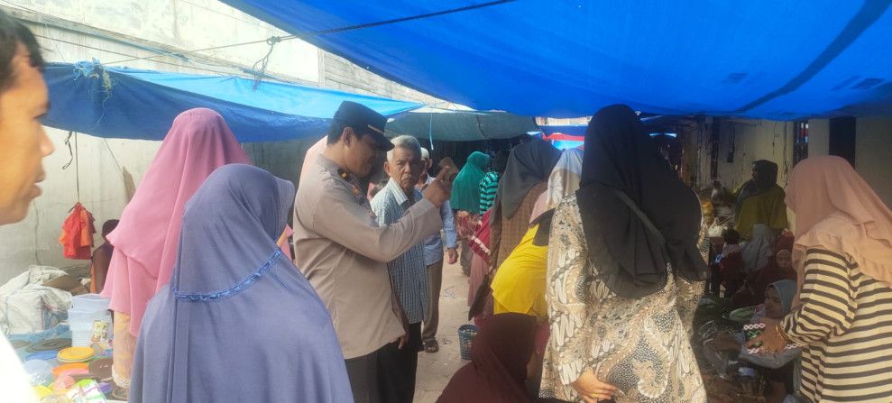Personil Polsek GAS Ipda Janwardi Sampaikan Pesan Damai Pemilu ke Warga