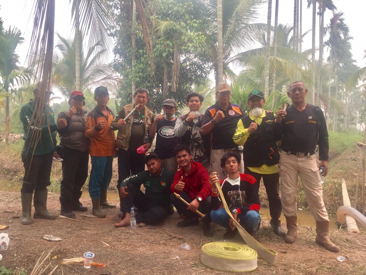 RAPI Inhil Bantu BPBD Padamkan Kebakaran Lahan