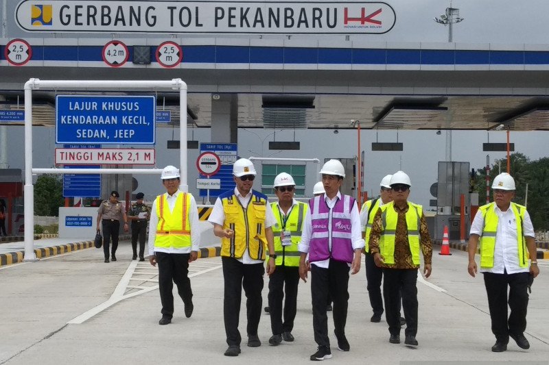 Presiden Jokowi Tinjau Pembangunan Tol Pekanbaru-Dumai