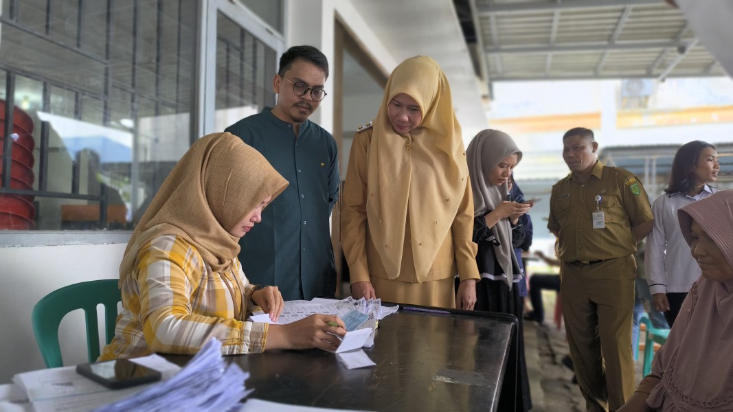 Wabup Inhil Tinjau Operasi Pasar Murah dan Layanan Kependudukan