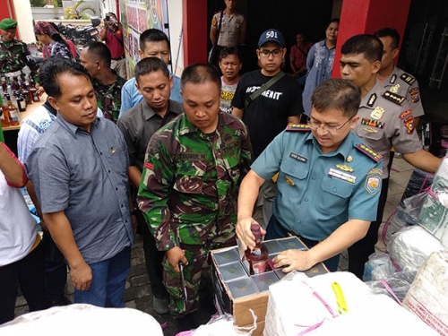 Gunakan Jasa Ekspedisi, 1 Truk Bermuatan Miras Senilai Rp2 Miliar di Riau Diamankan