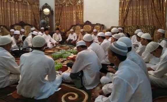 H Dani M Nursalam Ketua DPRD Inhil Menggelar Pangajian Rutin di Kediaman