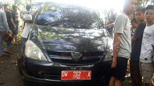 Dikejar-kejar Massa, Anggota DPRD Tewas di Bawah Pohon