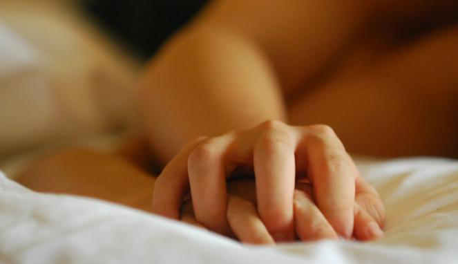 Suami Kerja, Istri Malah 'Kuda-Kudaan' di Alam Terbuka dengan Duda