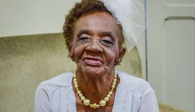 Cinta Tak Kenal Usia, Nenek Bertunangan di Usia 106 Tahun