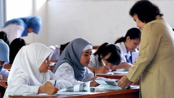 Guru SMA Di Riau Berlebih