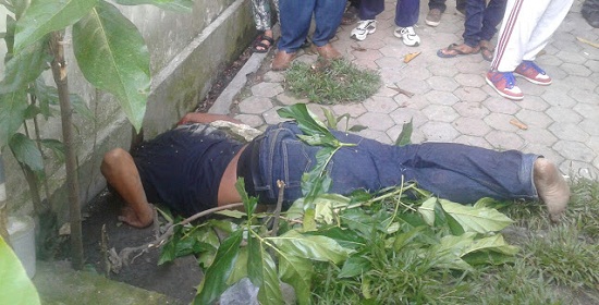 Diduga Tersengat Listrik, Pria ini Terkapar di Depan Kantor Lurah