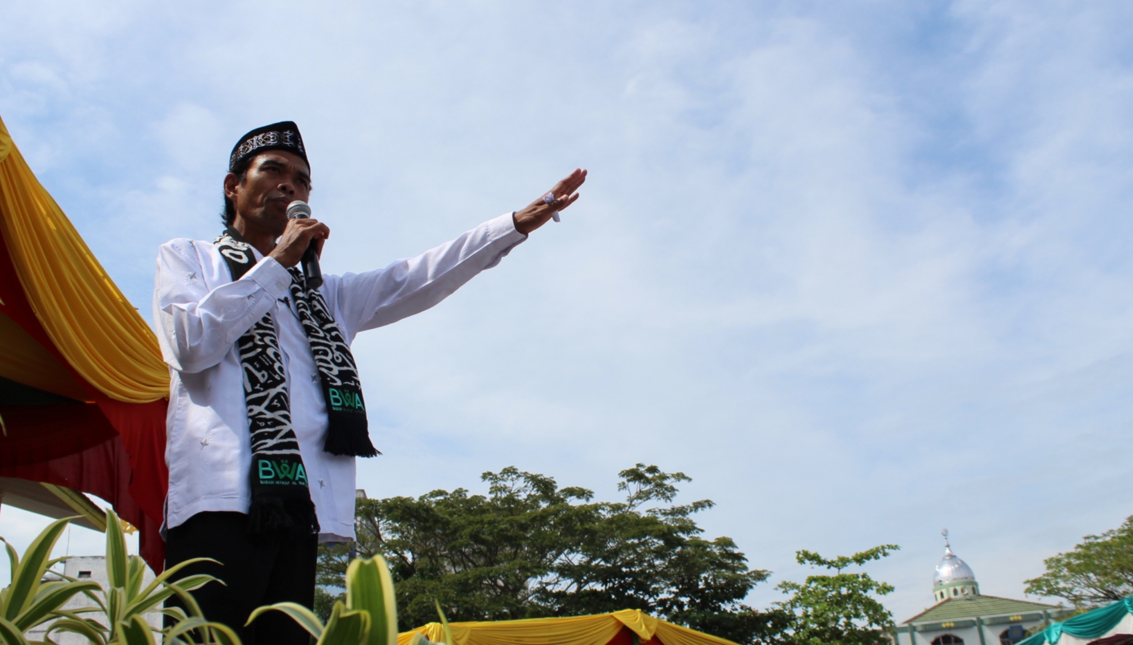 Puluhan Ribu Masyarakat Padati Tausiah UAS di Inhil