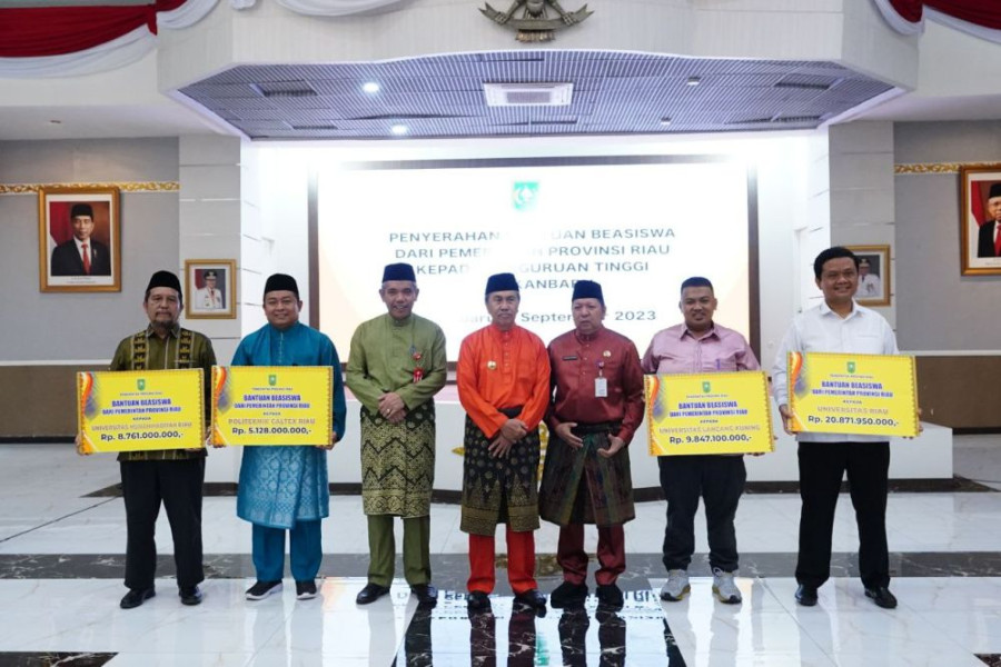 Gubernur Riau Beri Bantuan Beasiswa Perguran Tinggi, Nilainya Capai Puluhan Milyar