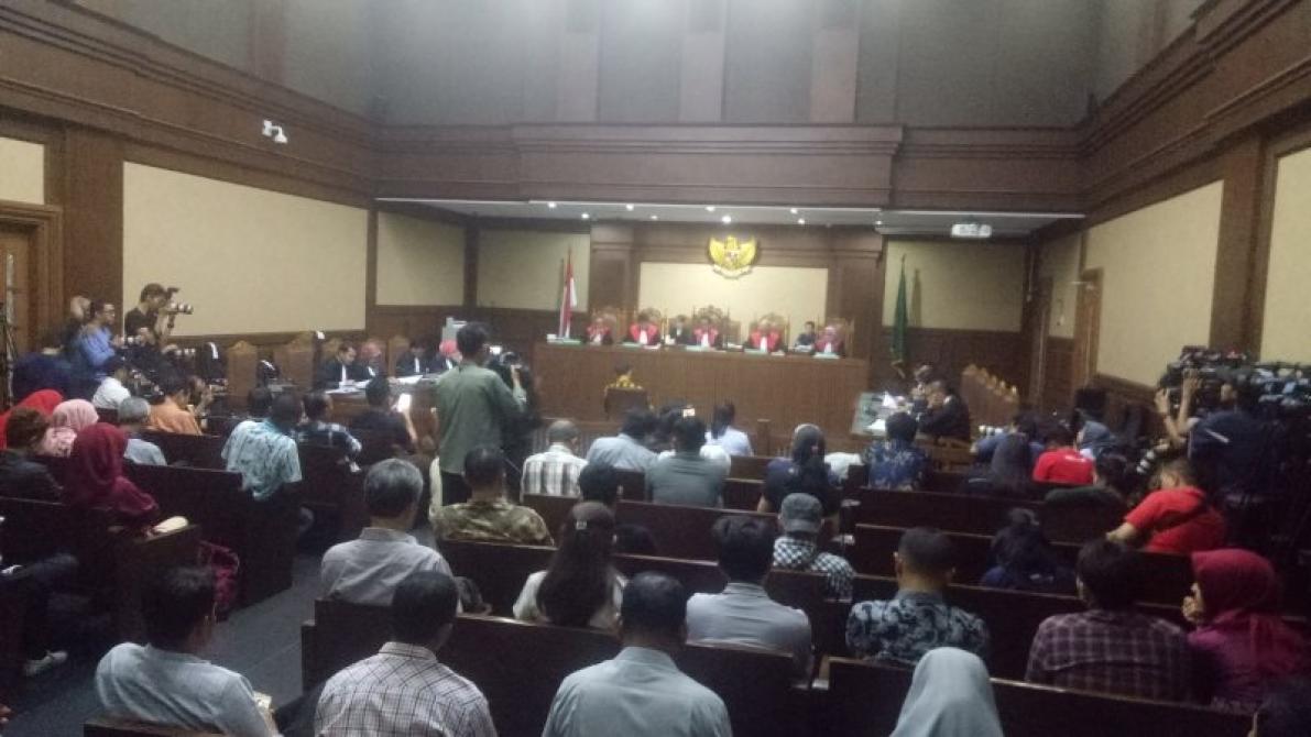 Zumi Zola Didakwa Terima Gratifikasi Rp44 Miliar untuk Bayar Utang Kampanye