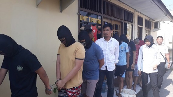Diperkosa dan Dividiokan, Gadis ini Jadi Budak Birahi Pacar dan 11 Temannya..