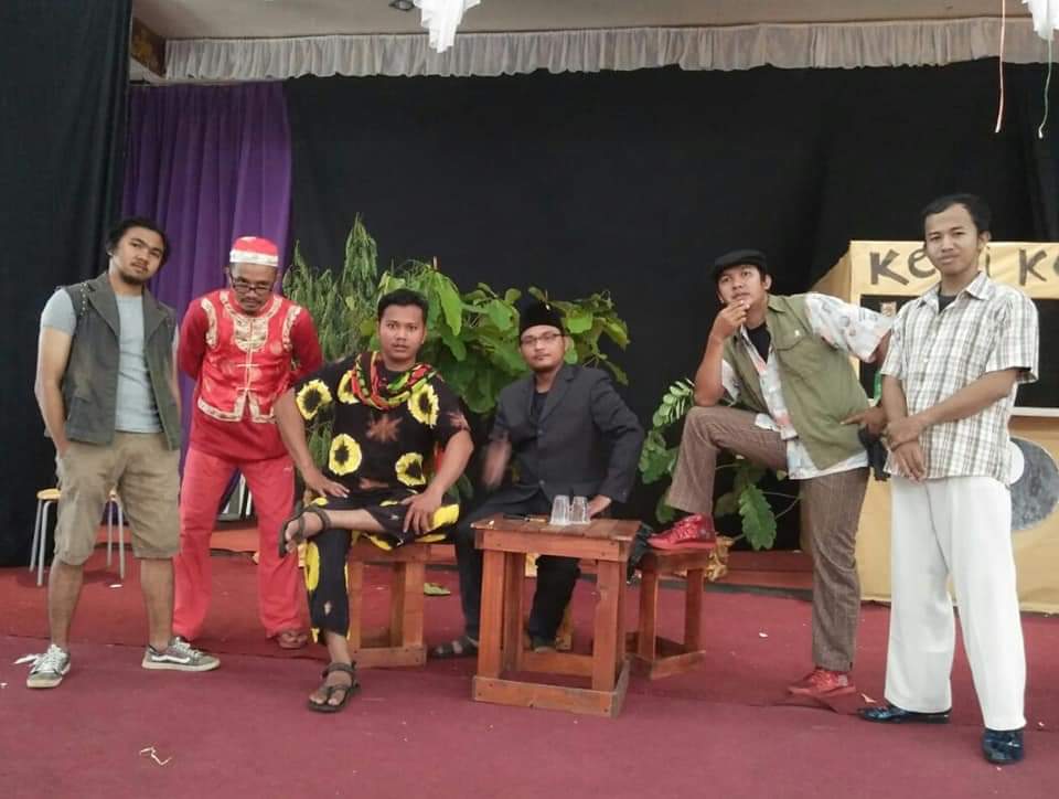 Lewat Penampilan 'Caleg Gila', Bengkres Tembilahan Berikan Pendidikan Politik Kepada Generasi Milenial