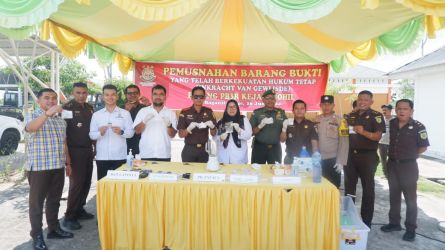 Kejari Rohil Musnahkan Barang Bukti dari 42 Perkara Tindak Pidana Umum