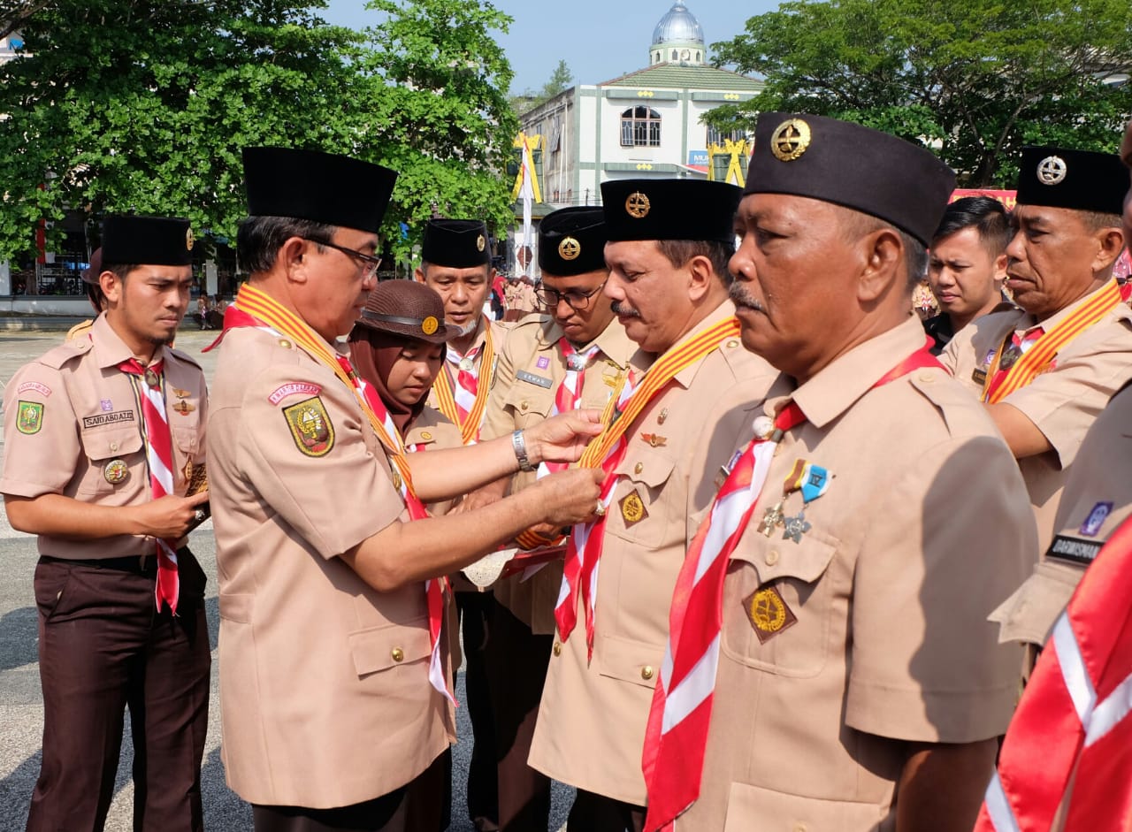 Sekda Inhil, Said Syarifuddin Terima Lencana Melati Pramuka