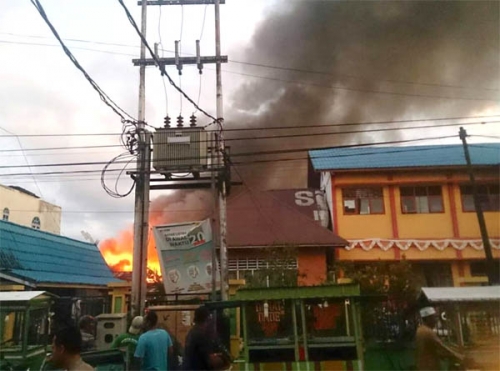 Api Membara Jelang Azan Magrib, 6 Rumah Warga Tembilahan Habis Terbakar
