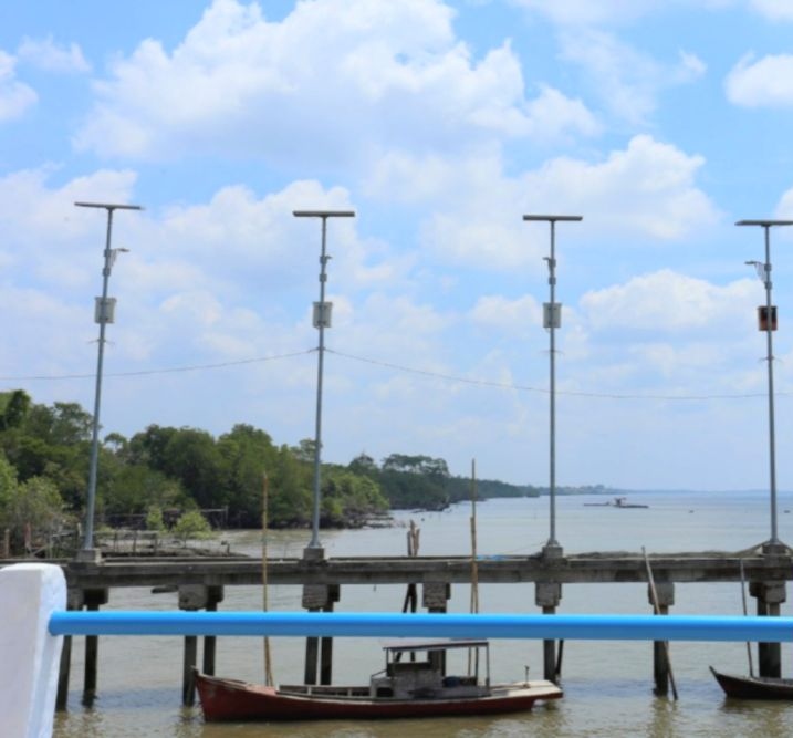 Pemprov Riau Pasang 176 Titik PJU-TS di Kabupaten Kota