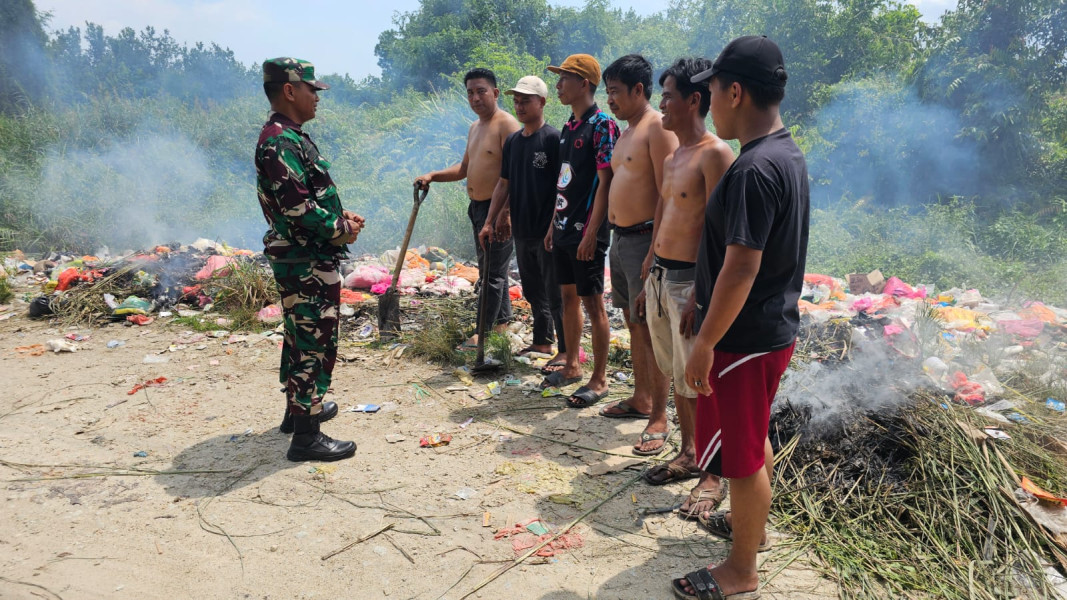 Serda Lendi Piter Sirimba Bersama Masyarakat Goro Pembersihan Sampah