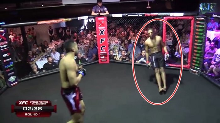Petarung MMA Roboh Meski Tidak Kenak Pukulan