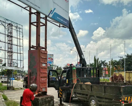 Anggaran Minim, Satpol PP Pekanbaru Terpaksa Biarkan Banyak Iklan Ilegal