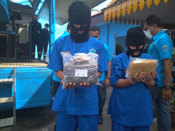 Modus Baru, Suami Isteri Pengedar Ganja di Pekanbaru Ini 'Gunakan' Durian