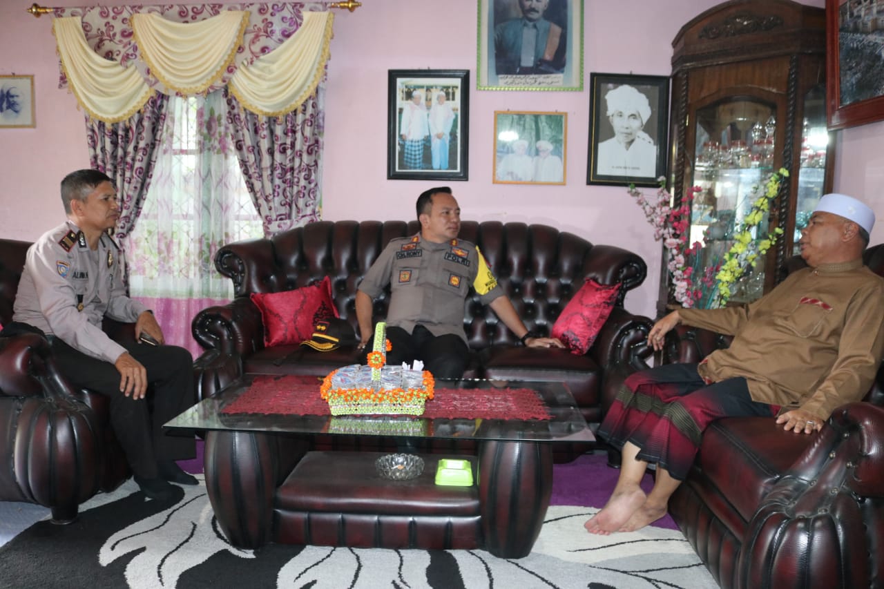 Kapolres Inhil Sambangi Kediaman Guru Muis
