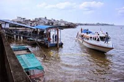 Seorang Bocah Hilang di Sungai Indragiri Setelah Jatuh dari Dermaga