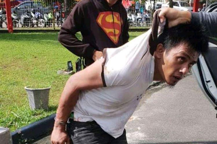 CELAKA... Modus Shalat Duha, Ternyata Pria Bermobil ini Curi Kotak Amal Masjid