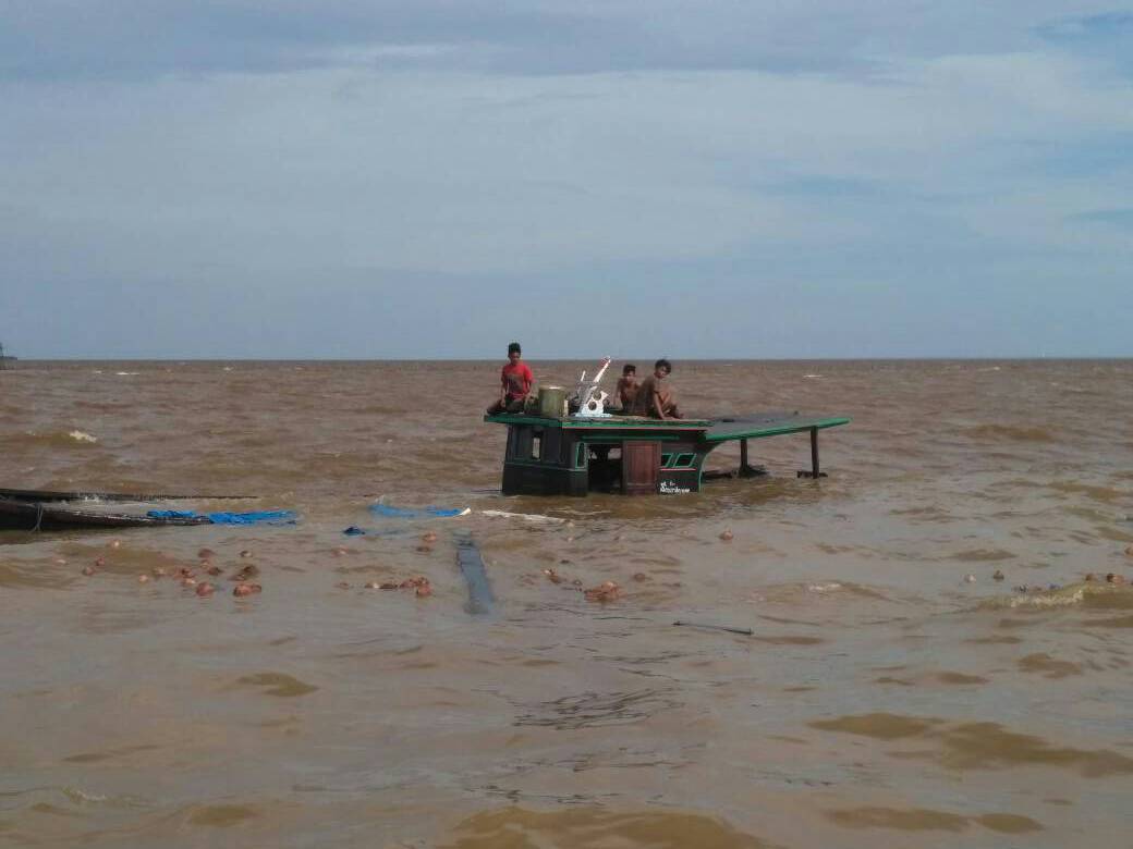 Kapal Bermuatan 40 Ribu Butir Kelapa Karam di Perairan Mandah