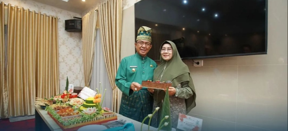 Momen Milad ke-60, Ketua TP PKK Kabupaten Inhil Dapat Kejutan dari Bupati