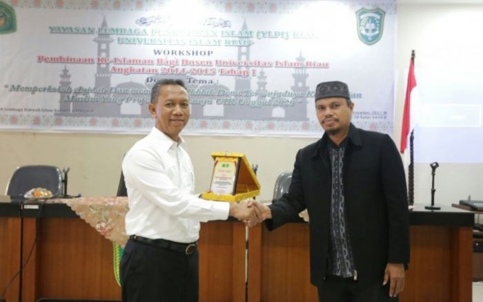 Rektor UIR Sampaikan Delapan Adab Berbicara Bagi Dosen