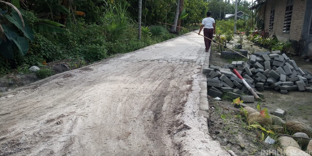 Proyek Paving Block di Desa Pematang Pelintahan Disoal Masyarakat, Kades Diharapkan Transparan