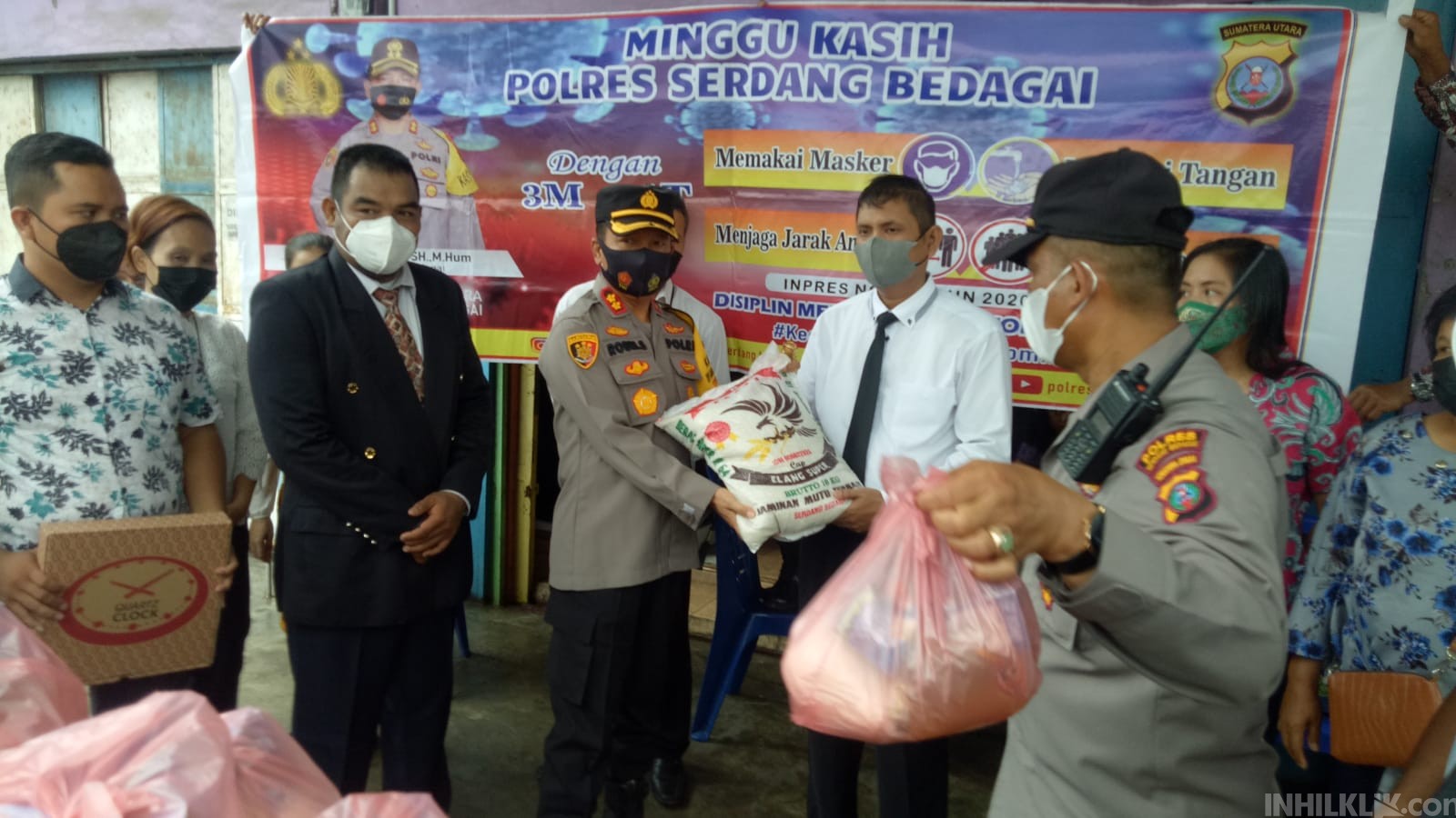 GIAT Minggu Kasih, Kapolres AKBP Robin Berikan Paket Sembako dan Alat Kebersihan ke Jemaat Gereja GBI 