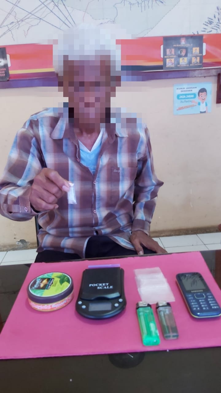 Opa Gaul Diciduk Polisi