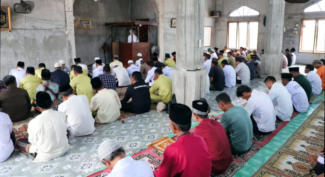 Bupati Inhil Jadi Khatib dan Imam Sholat Jum'at Masjid Al-Huda Teluk Belengkong