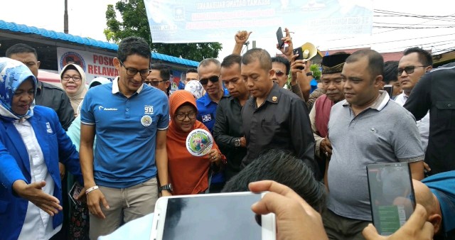 Kunjungi Pasar di Pekanbaru, Sandiaga Uno Janji akan Stabilkan Harga Komoditi