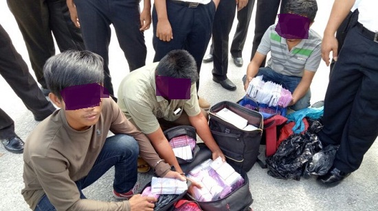 Polisi Lepas Tiga Pembawa 264 Unit Handphone di Siak