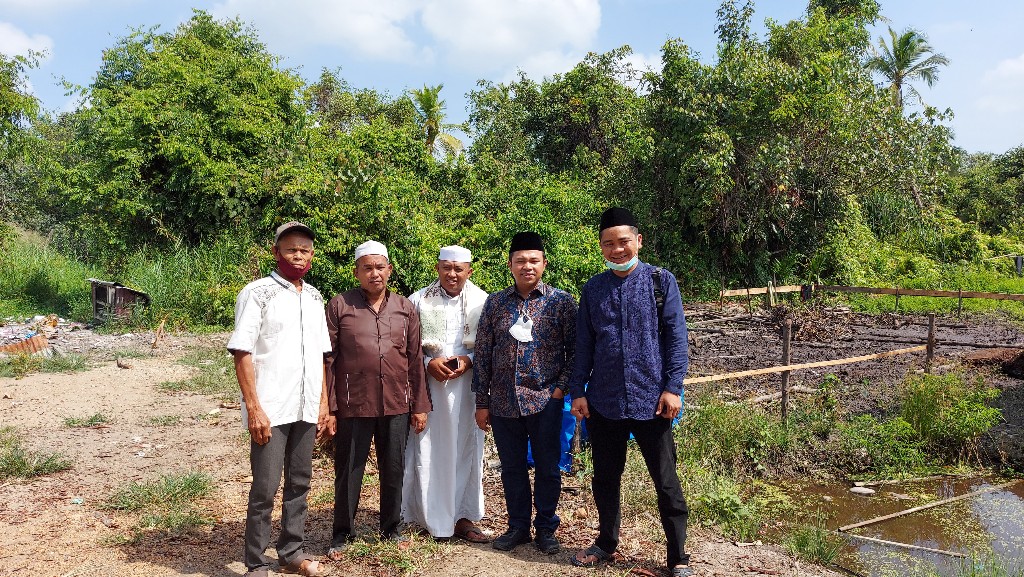 Abdul Wahid foto bersama dengan Pengasuh dan Pendiri Rumah Tahfidz Daarul Quran dan Pondok Pasantren Al-Masyhad