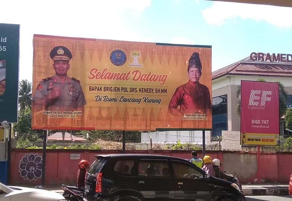 Baleho ucapan selamat datang dari HIPMI Riau untuk Kepala BNNP Riau, Brigjen Pol Drs. Kenedy, SH, MM.