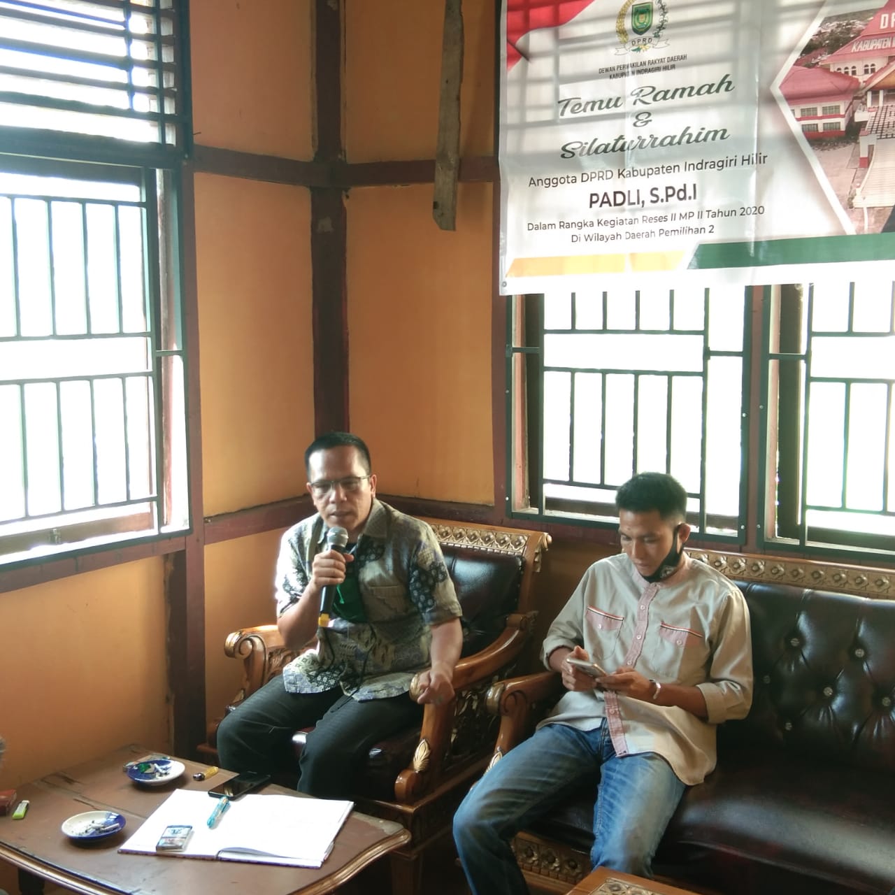 Anggota DPRD Inhil, Ustad Fadli H Sofyan saat menyampaikan sambutannya dalam kegiatan Reses di Desa Gemilang, Kecamatan Batang Tuaka.