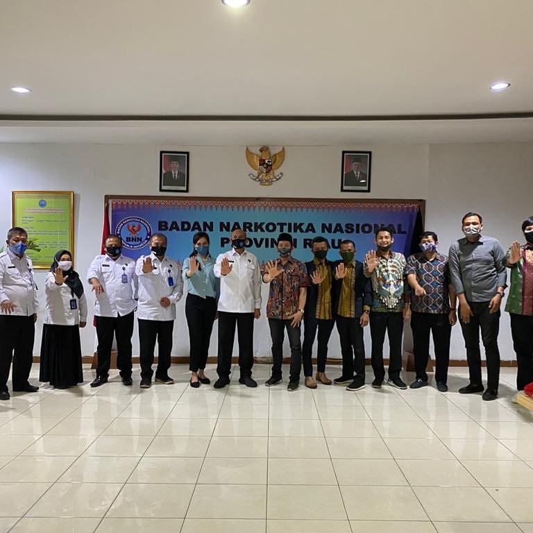 Foto bersama usai pertemuan.