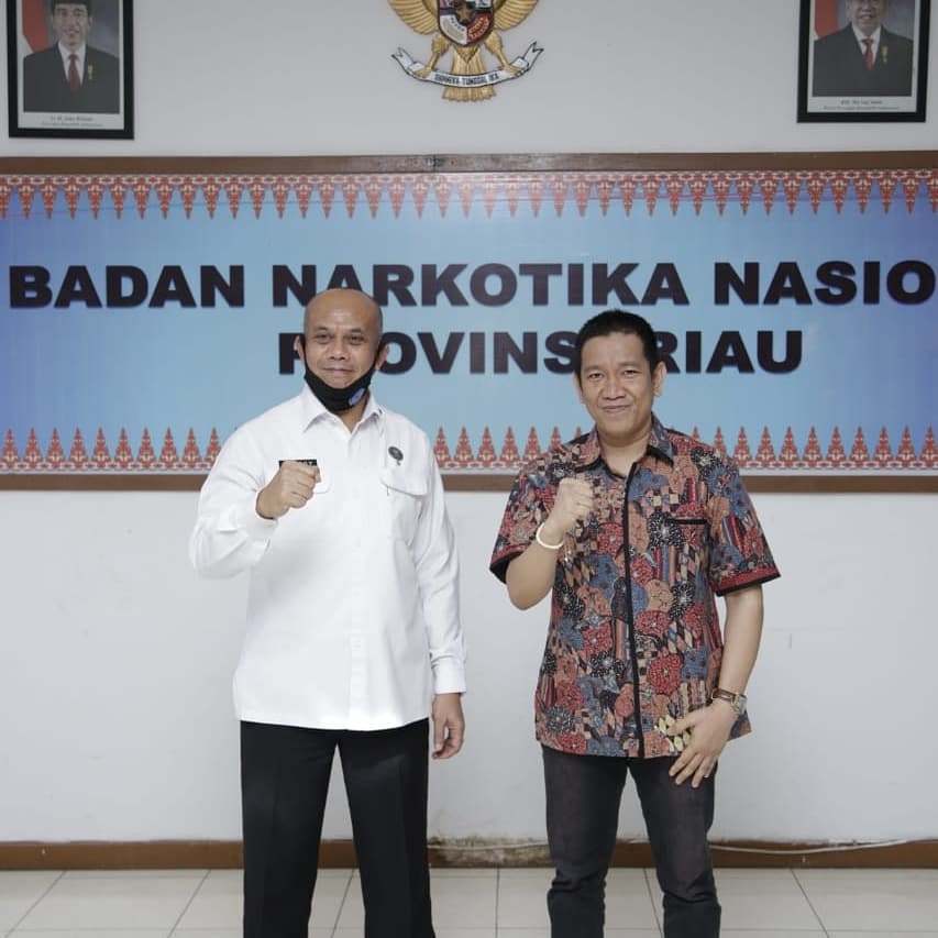 Ketum BPD HIPMI Riau, Datuk Budi Febriadi dan Kepala BNNP Riau, Brigjen Pol Drs. Kenedy, SH, MM.