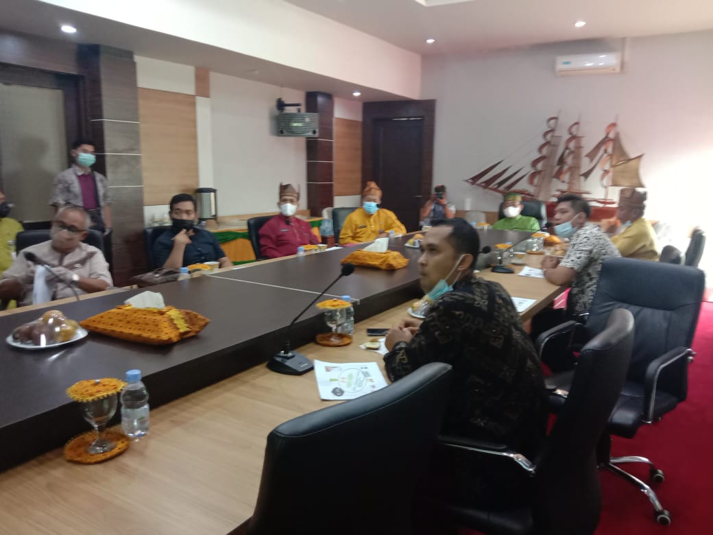 Dokumentasi pihak CPM mempresentasikan TSC kepada Pemda Inhil.
