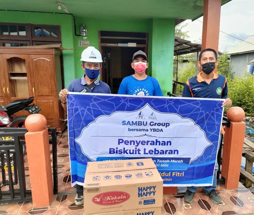 Penyerahan Biskuit di Kecamatan Tanah Merah
